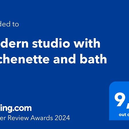 Modern Studio With Kitchenette And Bath グエルフ エクステリア 写真