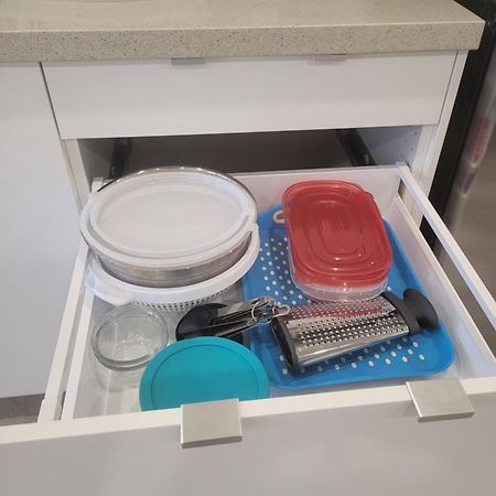 Modern Studio With Kitchenette And Bath グエルフ エクステリア 写真