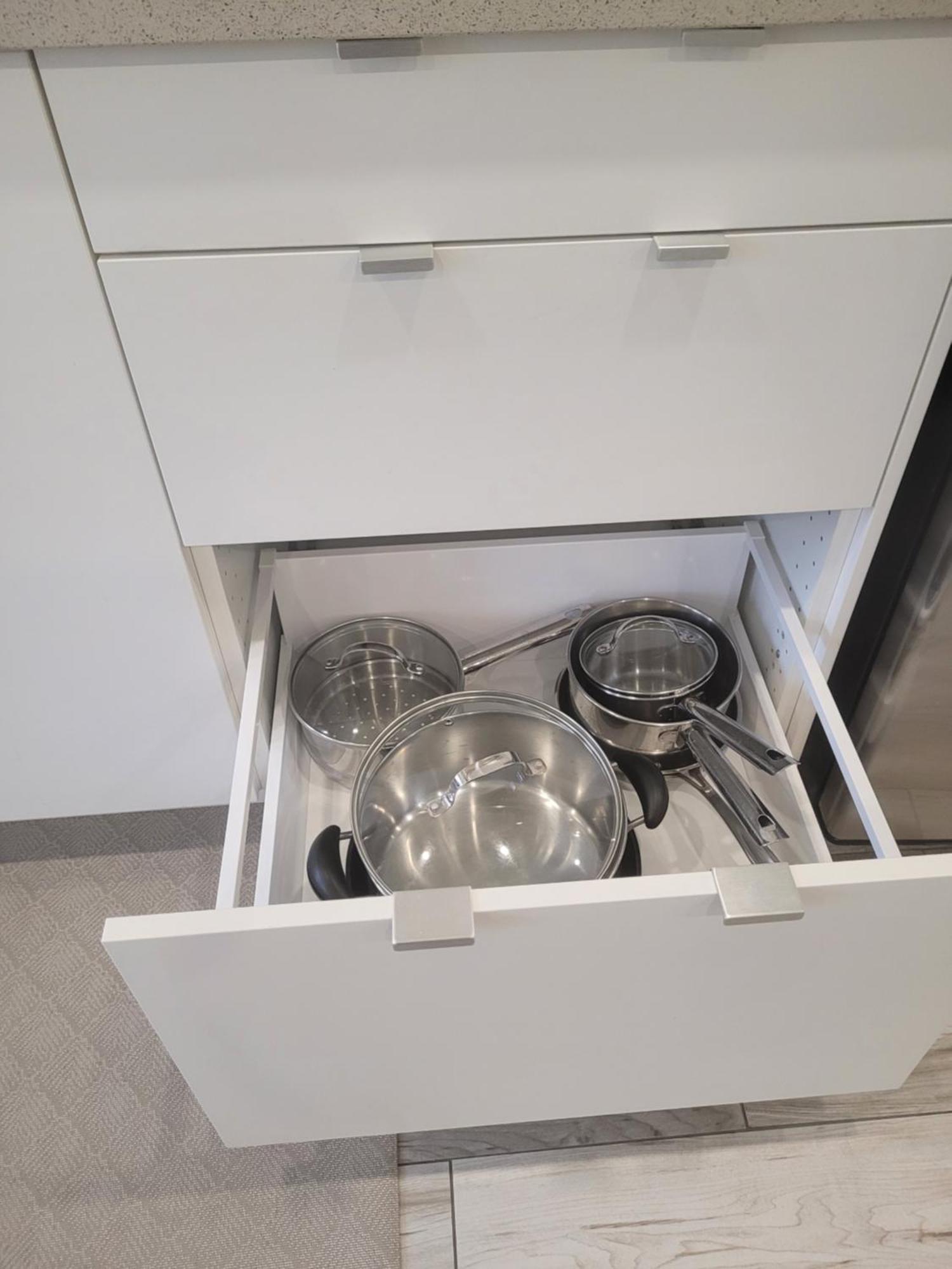 Modern Studio With Kitchenette And Bath グエルフ エクステリア 写真