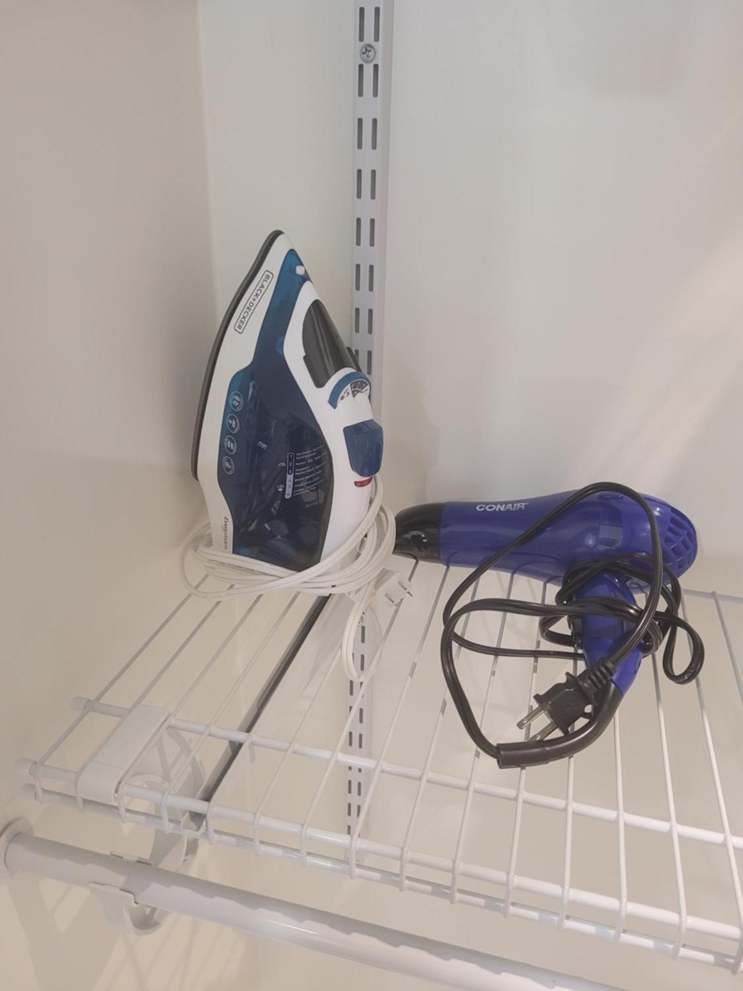 Modern Studio With Kitchenette And Bath グエルフ エクステリア 写真